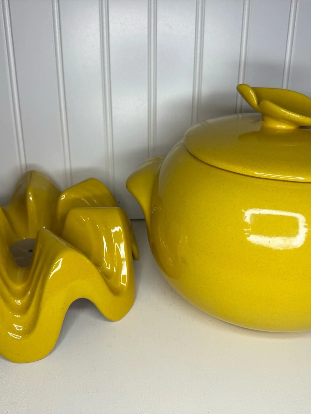 VINTAGE FRANKOMA GV SUNFLOWER YELLOW LIDDED CASSEROLE DISH WITH WARMER STAND